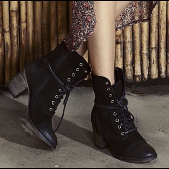 Steve Madden Shoes - Steve Madden suede block stacked heel boot